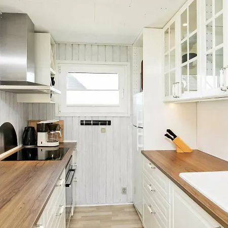 Дом отдыха Three-bedroom Holiday In Harboore 2 *